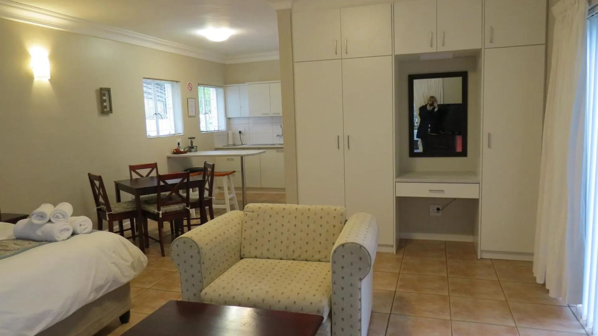 Easy Five Guest House Somerset West